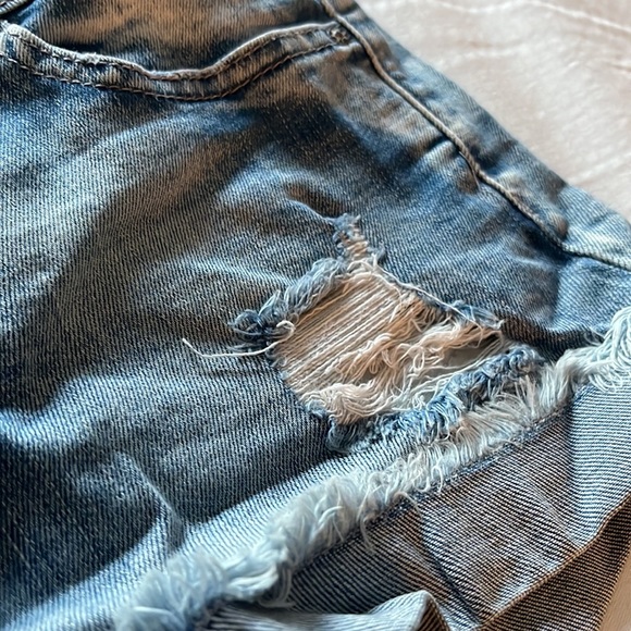 Cute size small blue distressed high waisted cuffed jean shorts - Picture 4 of 5